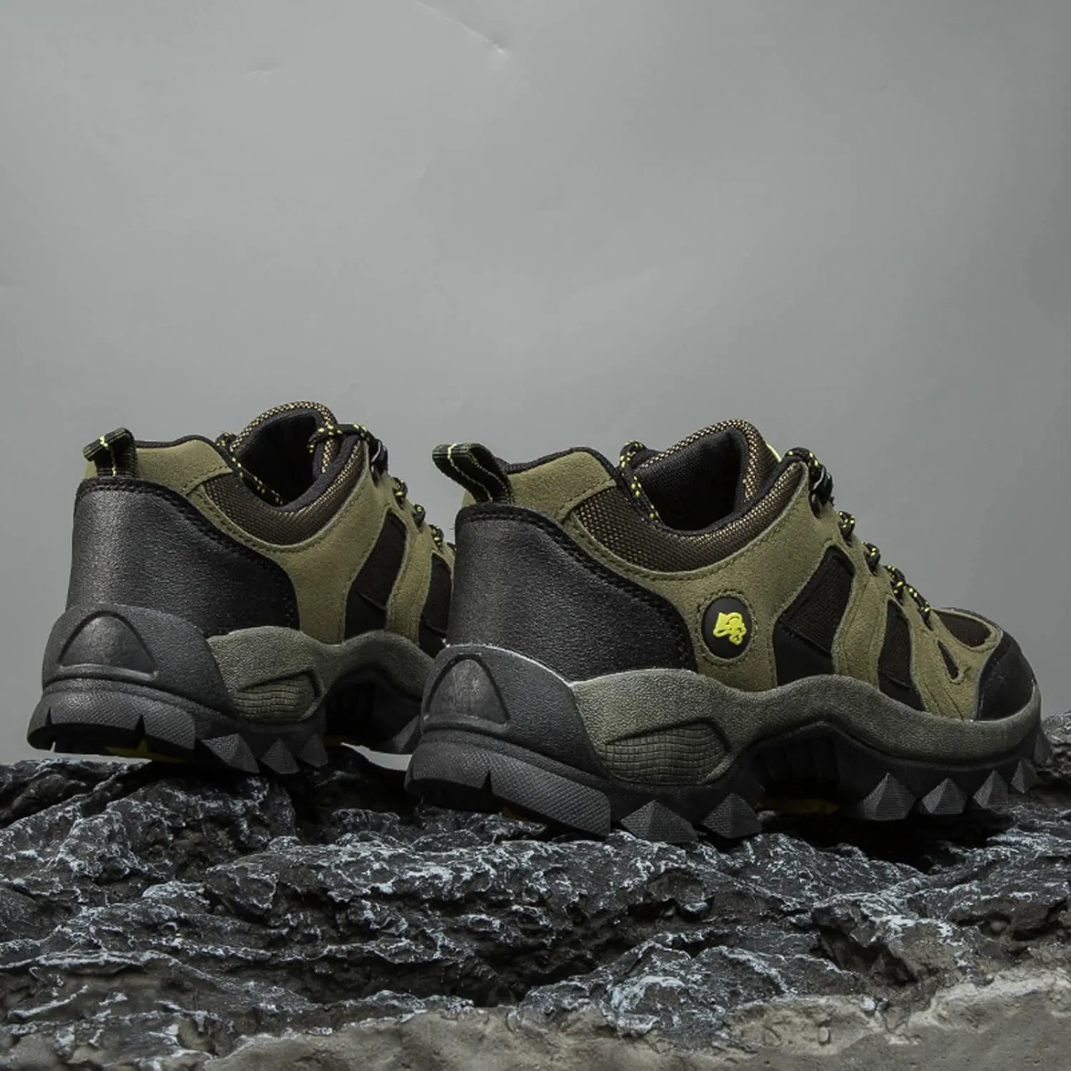 Hiking Shoes Men Lightweight Non Slip Breathable Walking Shoes Outdoor Waterproof Sports Shoe Mountaineering Sneakers for Men with Arch Support All Day Work Daily Work Sneaker
