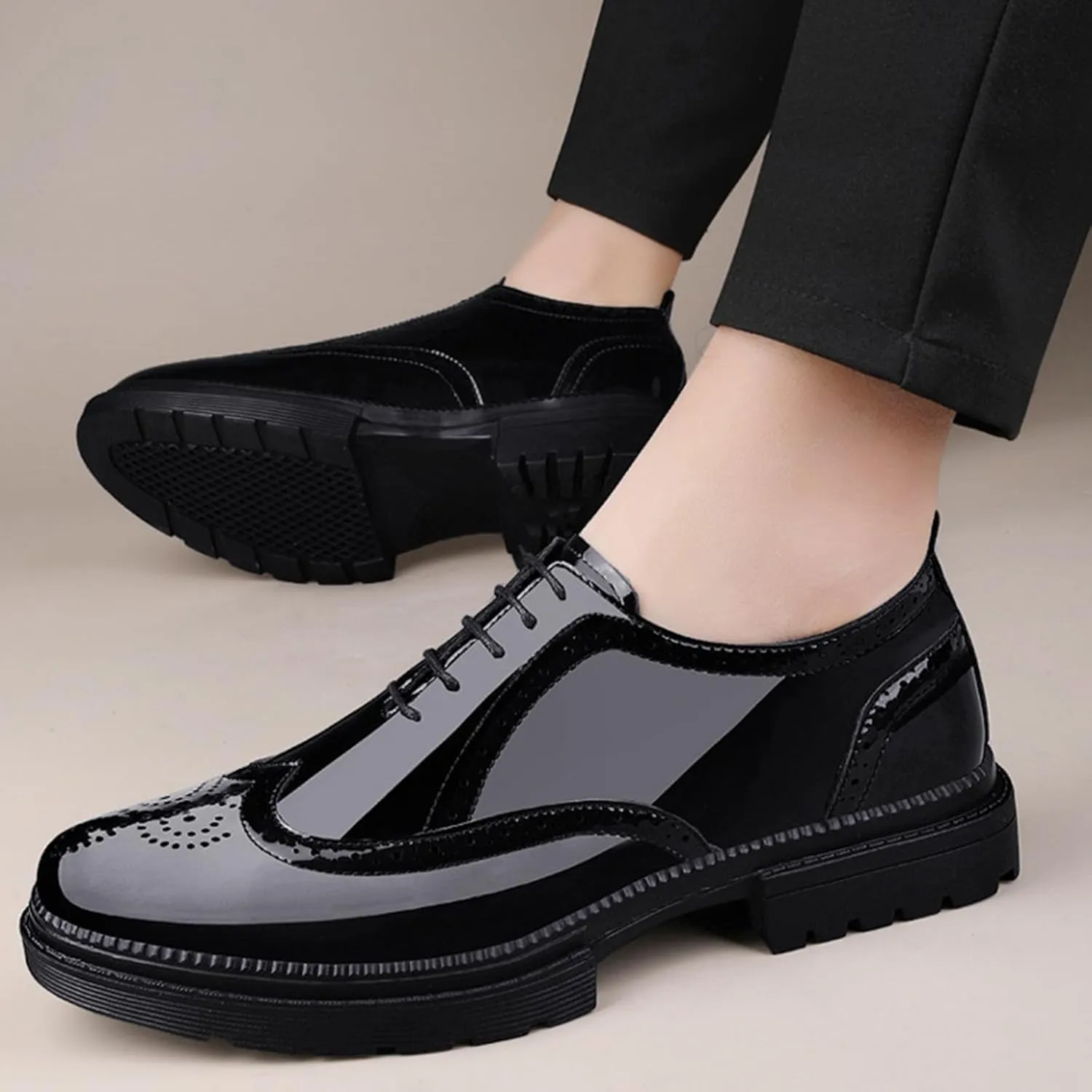 Men's Patent Leather Wing Tips Carved Lug Brogue Oxfords Shoes Fashion Classic Round-Toe Lace Up Low Top Genuine Leather Dress Shoes Hand Stitched Business Formal Derby Shoes