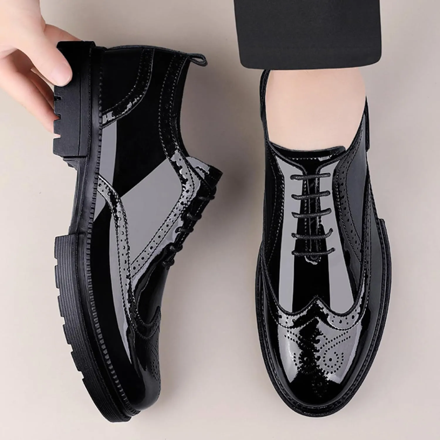 Men's Patent Leather Wing Tips Carved Lug Brogue Oxfords Shoes Fashion Classic Round-Toe Lace Up Low Top Genuine Leather Dress Shoes Hand Stitched Business Formal Derby Shoes
