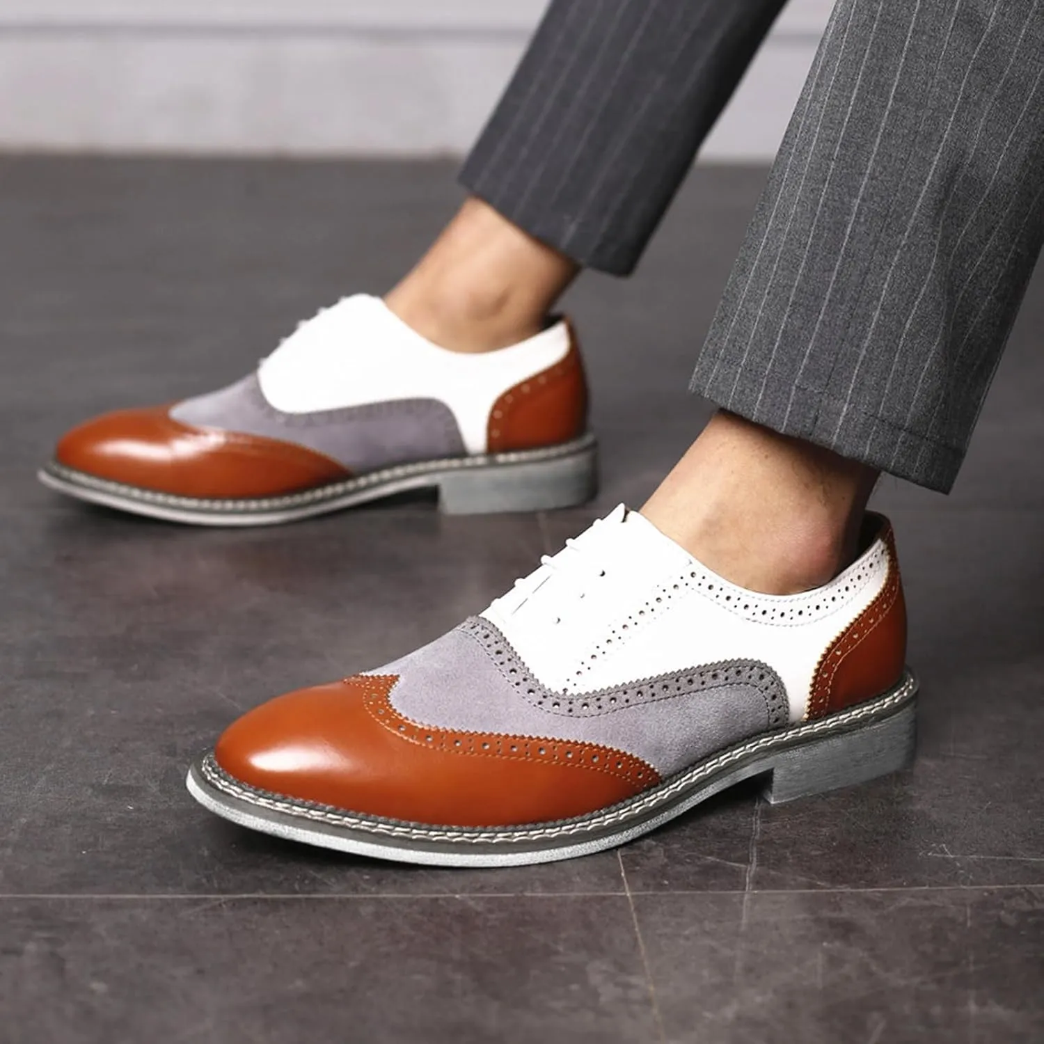 Men's Wingtip Two Tone Patchwork Brogue Oxfords Shoes Fashion Classic Round-Toe Lace Up Low Top Leather Dress Shoes Hand Stitched Casual Business Formal Derby Shoes