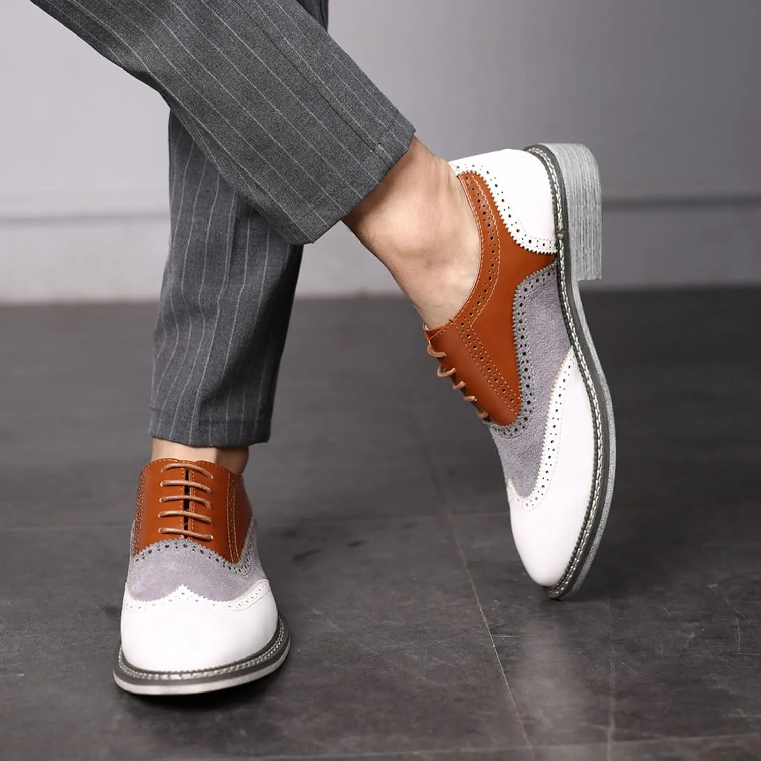 Men's Wingtip Two Tone Patchwork Brogue Oxfords Shoes Fashion Classic Round-Toe Lace Up Low Top Leather Dress Shoes Hand Stitched Casual Business Formal Derby Shoes