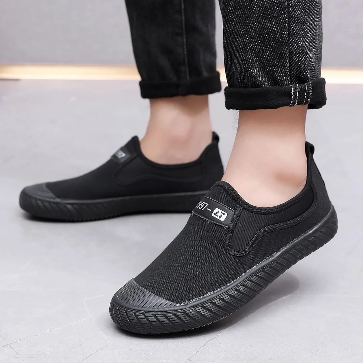 Slip on Walking Shoes Men Comfort Loafers Memory Foam Breathable Lightweight Fashion Sneakers Non Slip Arch Support Cushioning Training Gym Shoes Wide Width