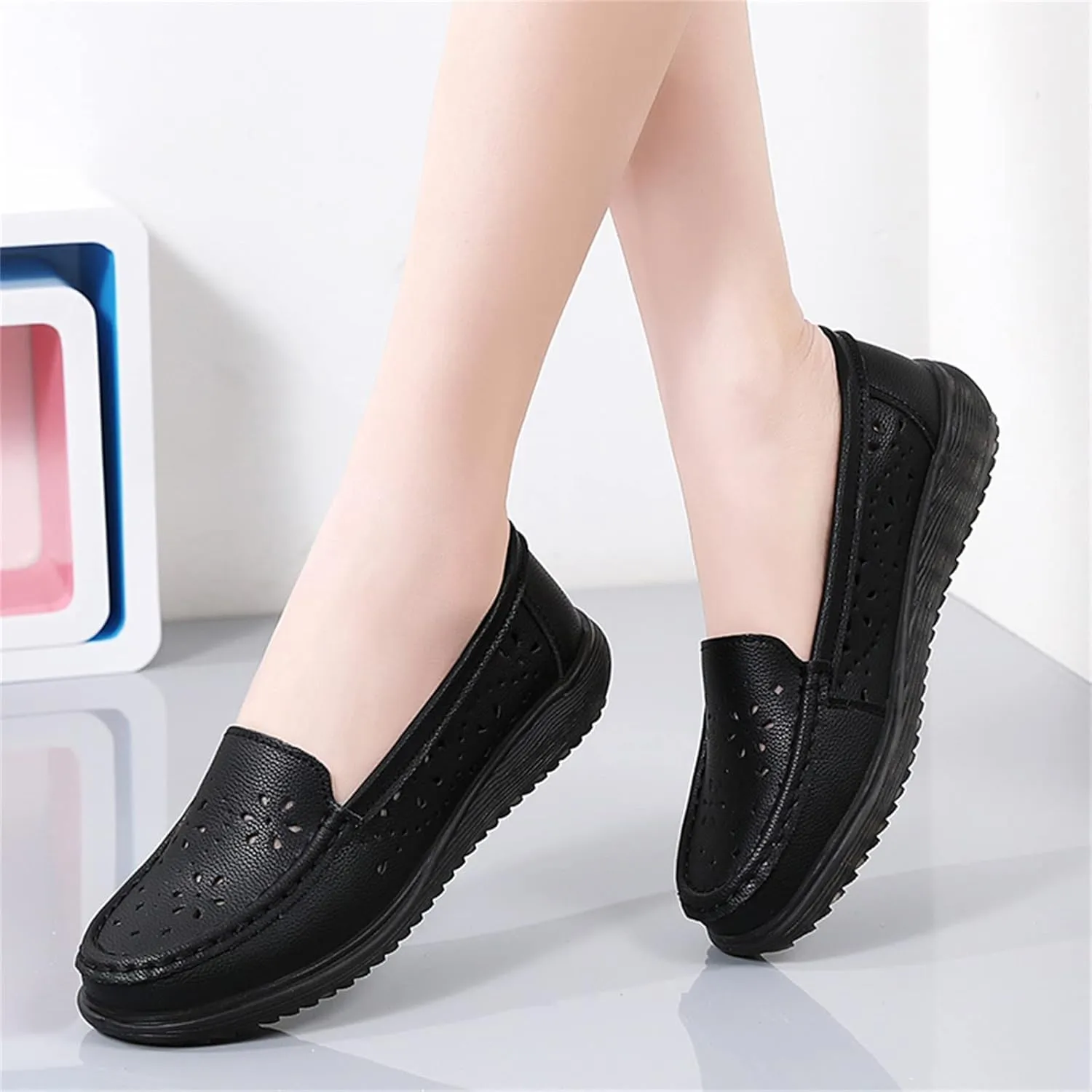 Women's Flat Loafer Slip On Leather Loafer Soft Cushioned Walking Driving Shoes Breathable Hollow Out Shoes