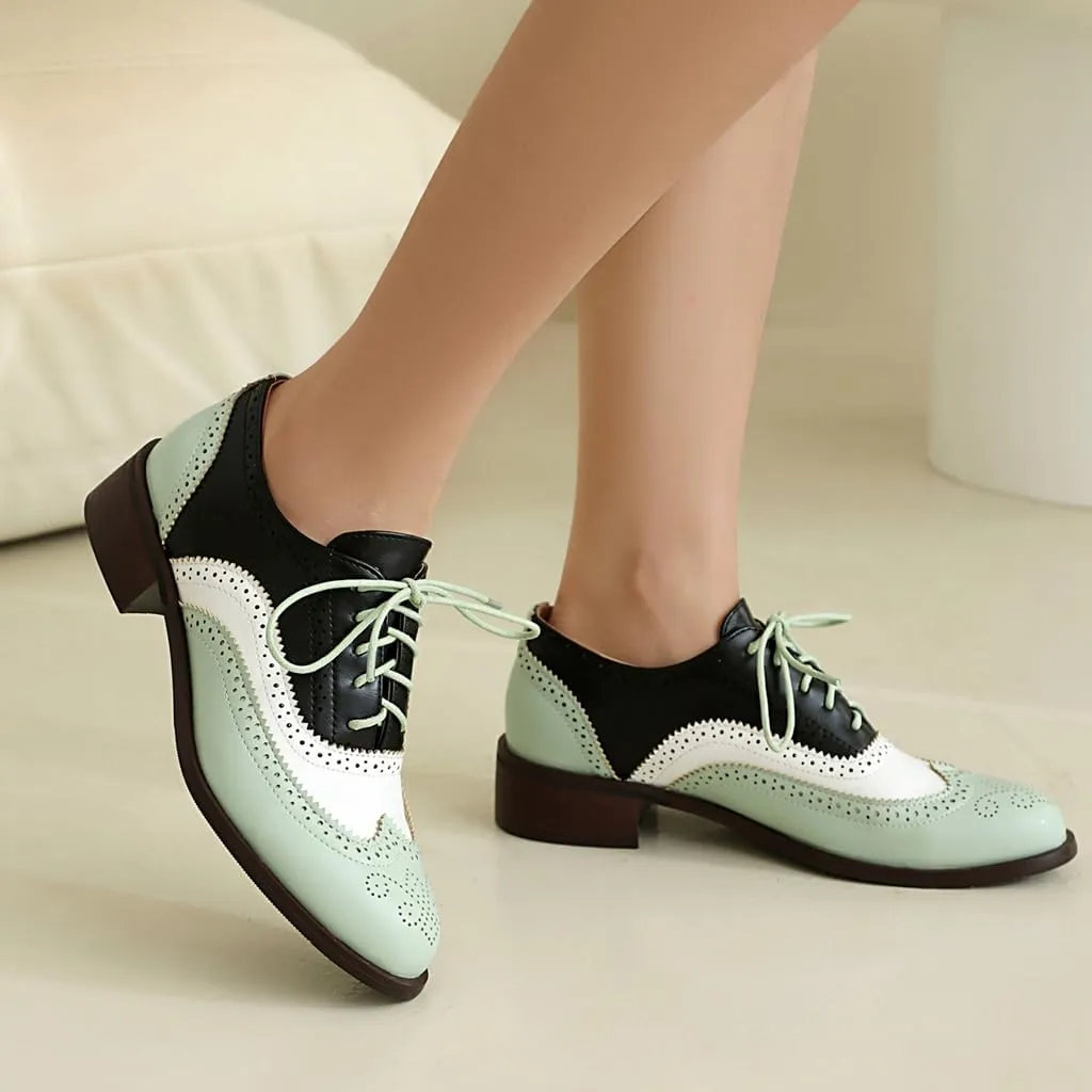 Women's Flat Saddle Oxford Shoes Two Toned Round Toe Wingtip Lace Up Perforated Low Heel School Oxfords Brogues